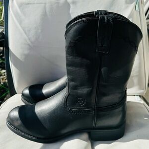 NWOT Men’s Ariat Ropers.  Black. Size 11 D.
